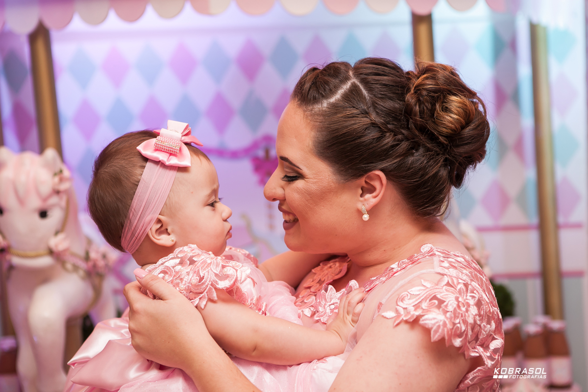 umano, umaninho, primeiroaninho, fotografiainfantil, fotodefesta, festadeumaninho, festacarrossel, carrosseldecor, decoracadocarrossel, umaninho, primeiroano, festadeprincesa, maedemenina, fotosdefesta, ateliedafesta