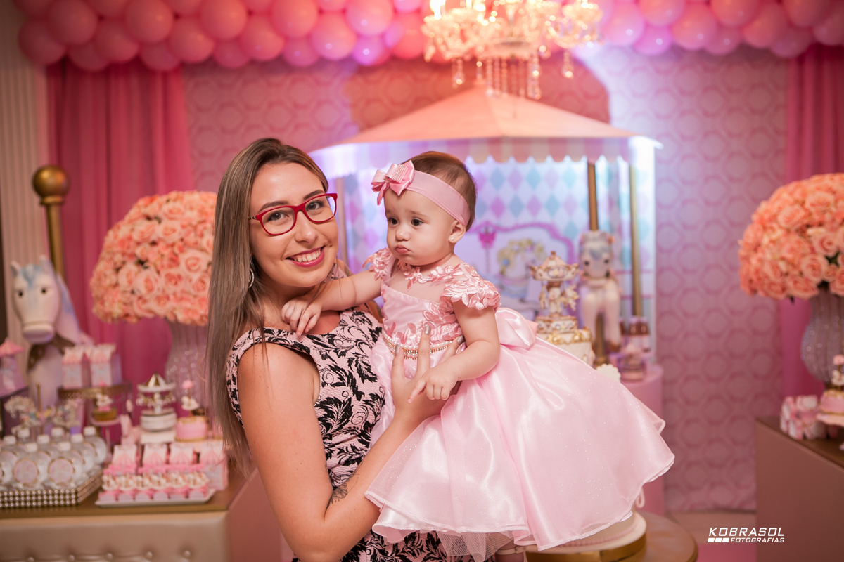umano, umaninho, primeiroaninho, fotografiainfantil, fotodefesta, festadeumaninho, festacarrossel, carrosseldecor, decoracadocarrossel, umaninho, primeiroano, festadeprincesa, maedemenina, fotosdefesta, ateliedafesta