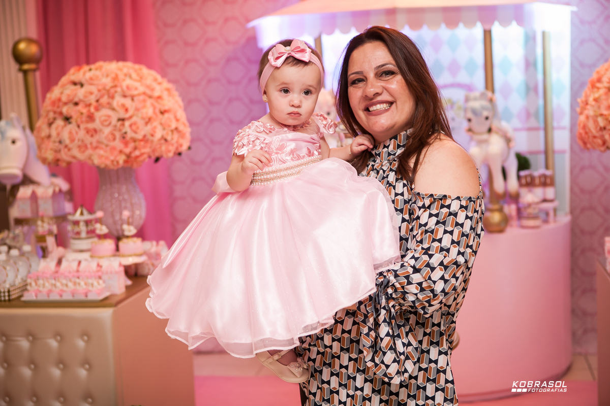 umano, umaninho, primeiroaninho, fotografiainfantil, fotodefesta, festadeumaninho, festacarrossel, carrosseldecor, decoracadocarrossel, umaninho, primeiroano, festadeprincesa, maedemenina, fotosdefesta, ateliedafesta