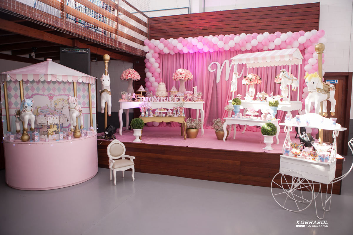 umano, umaninho, primeiroaninho, fotografiainfantil, fotodefesta, festadeumaninho, festacarrossel, carrosseldecor, decoracadocarrossel, umaninho, primeiroano, festadeprincesa, maedemenina, fotosdefesta