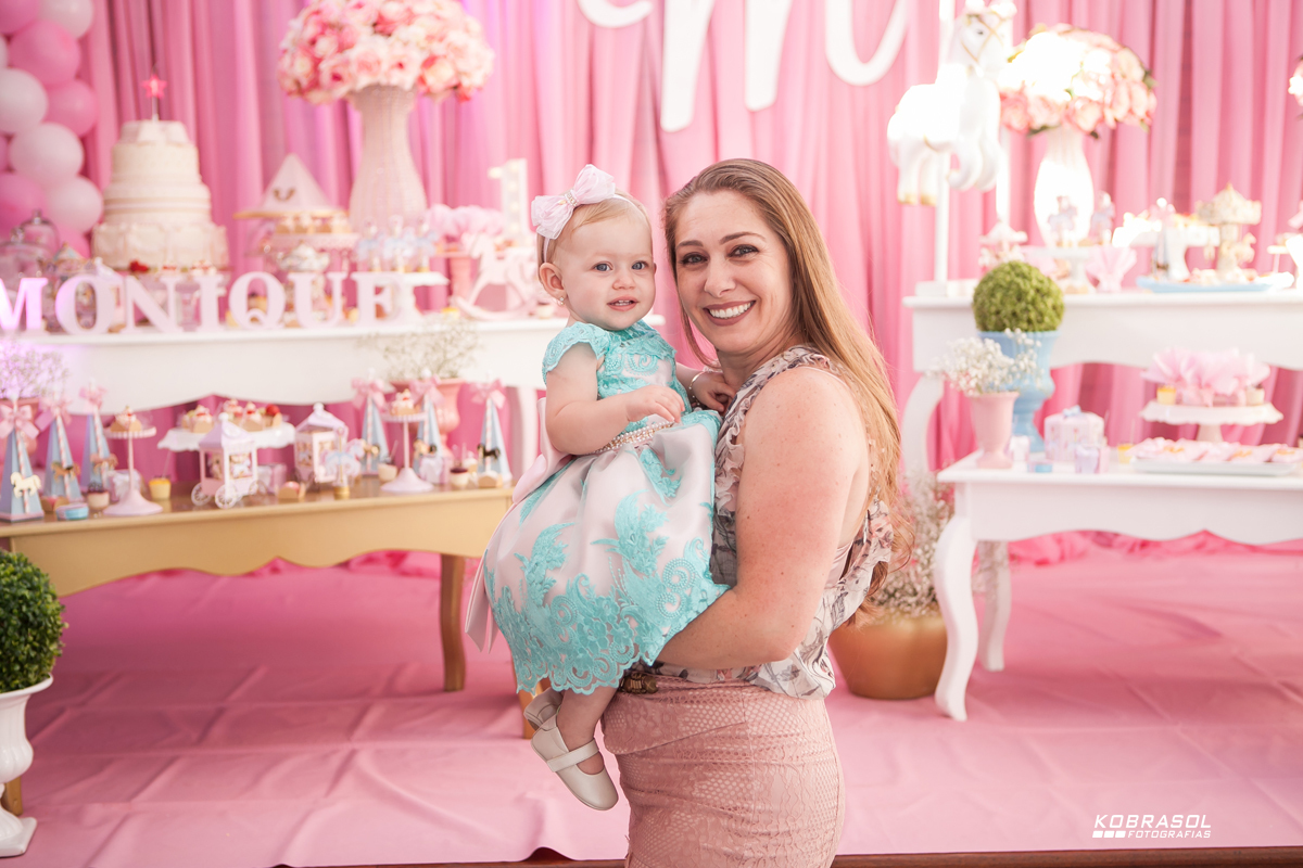 decoracadocarrossel, umaninho, primeiroano, festadeprincesa, maedemenina, fotosdefesta