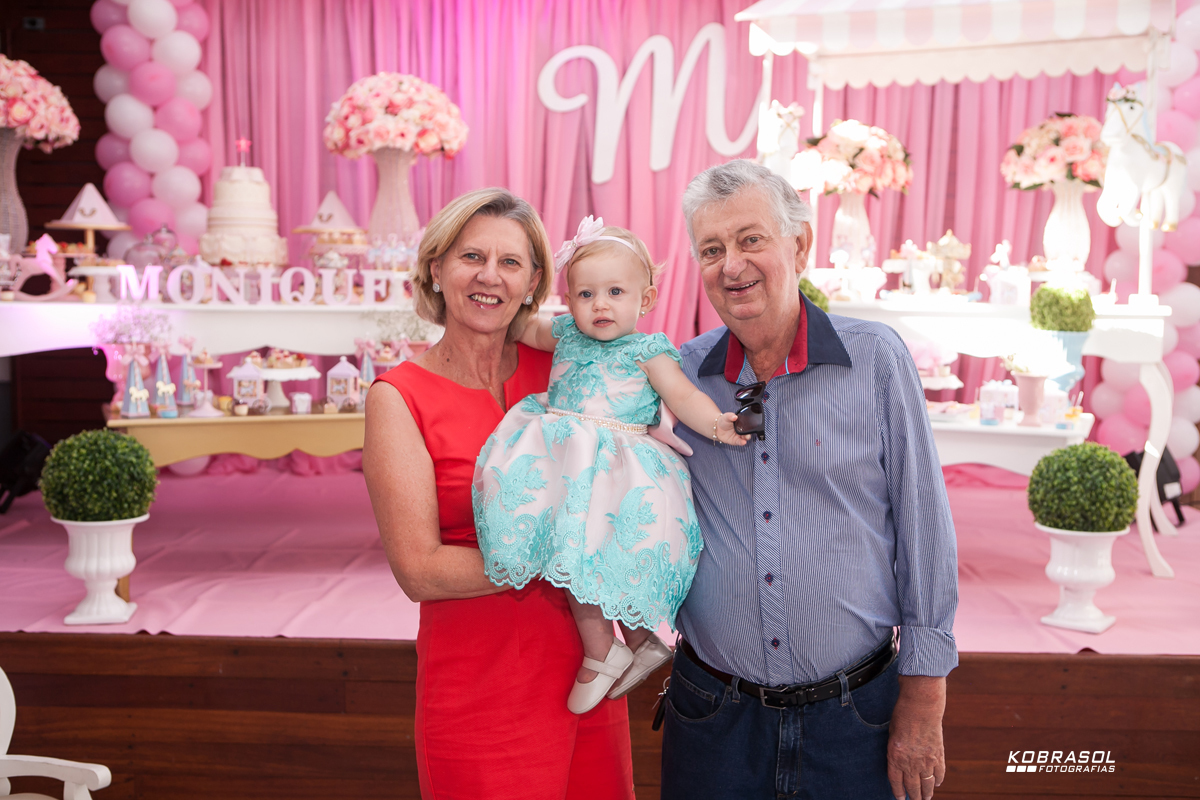 decoracadocarrossel, umaninho, primeiroano, festadeprincesa, maedemenina, fotosdefesta