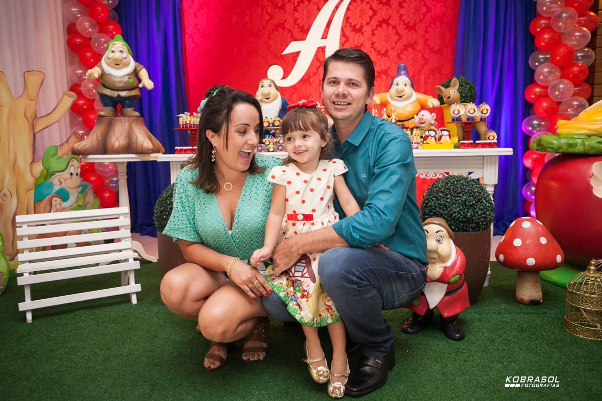 tresanos, terceiroaninho, fotografiainfantil, fotodefesta, festadecriança, brancadeneve, turmadobarulho