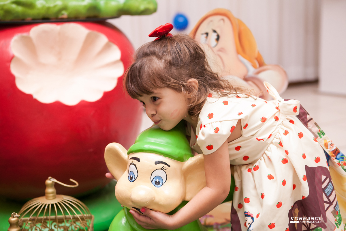 tresanos, terceiroaninho, fotografiainfantil, fotodefesta, festadecriança, brancadeneve, turmadobarulho