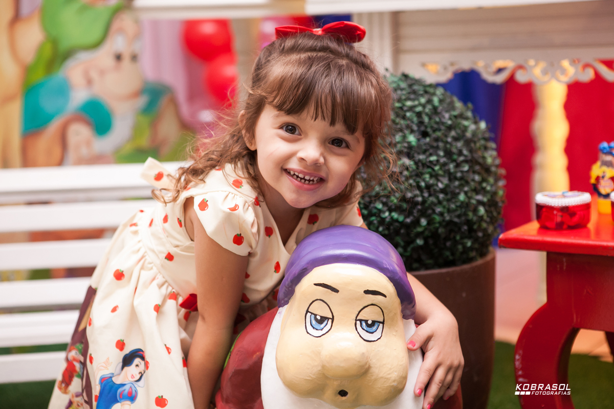 tresanos, terceiroaninho, fotografiainfantil, fotodefesta, festadecriança, brancadeneve, turmadobarulho