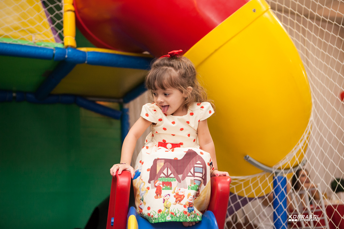 tresanos, terceiroaninho, fotografiainfantil, fotodefesta, festadecriança, brancadeneve, turmadobarulho