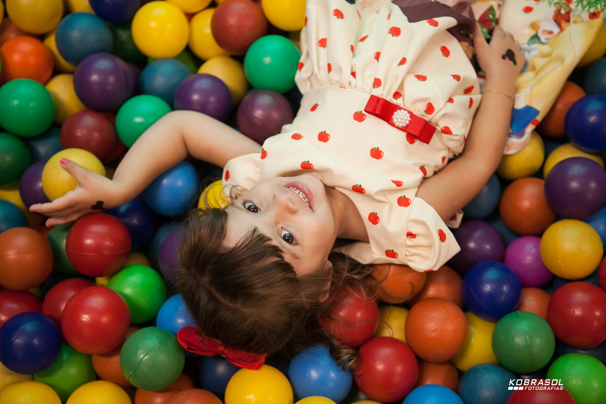 tresanos, terceiroaninho, fotografiainfantil, fotodefesta, festadecriança, brancadeneve, turmadobarulho