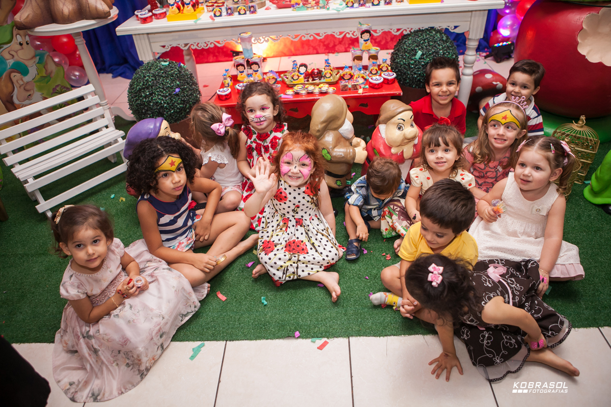 tresanos, terceiroaninho, fotografiainfantil, fotodefesta, festadecriança, brancadeneve, turmadobarulho