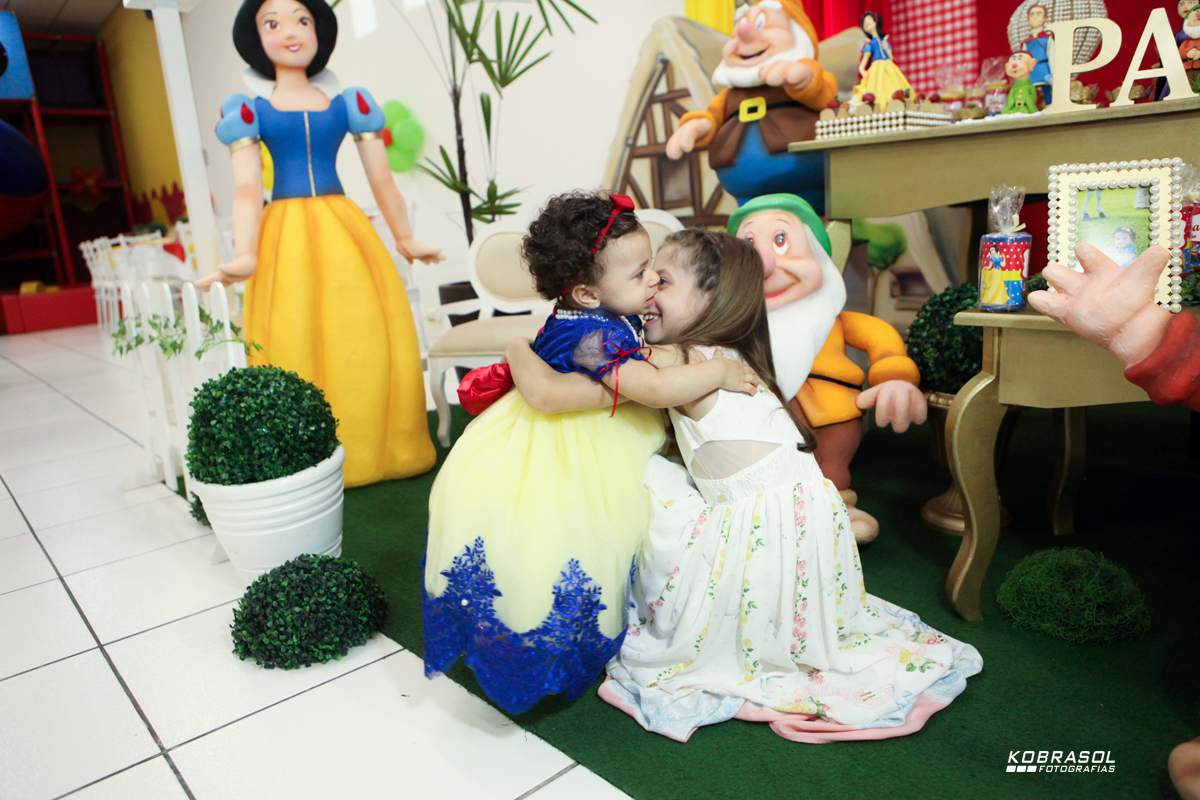umano, umaninho, primeiroaninho, fotografiainfantil, fotodefesta, festadeumaninho, festabrancadeneve, brancadenevedecor, decoracaobrancadeneve, umaninho, primeiroano, festadeprincesa, maedemenina, fotosdefesta