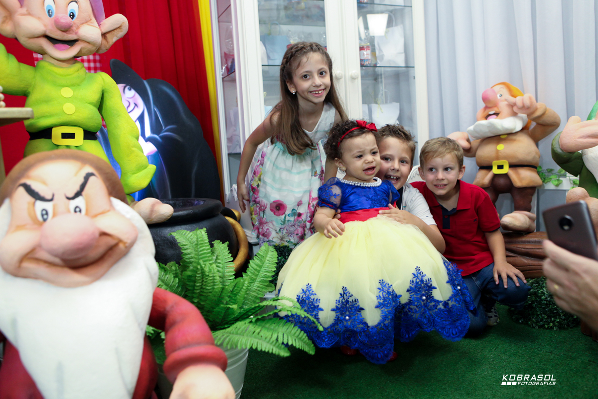 umano, umaninho, primeiroaninho, fotografiainfantil, fotodefesta, festadeumaninho, festabrancadeneve, brancadenevedecor, decoracaobrancadeneve, umaninho, primeiroano, festadeprincesa, maedemenina, fotosdefesta