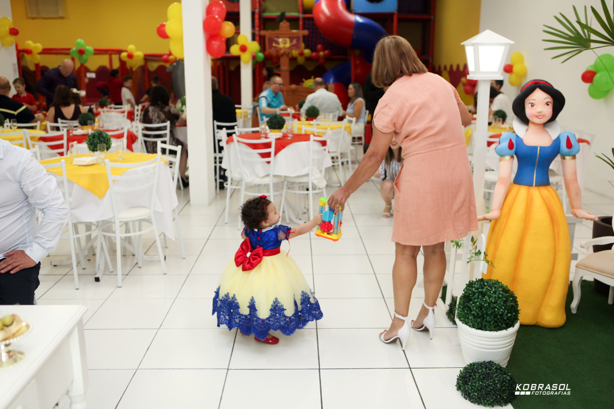 umano, umaninho, primeiroaninho, fotografiainfantil, fotodefesta, festadeumaninho, festabrancadeneve, brancadenevedecor, decoracaobrancadeneve, umaninho, primeiroano, festadeprincesa, maedemenina, fotosdefesta