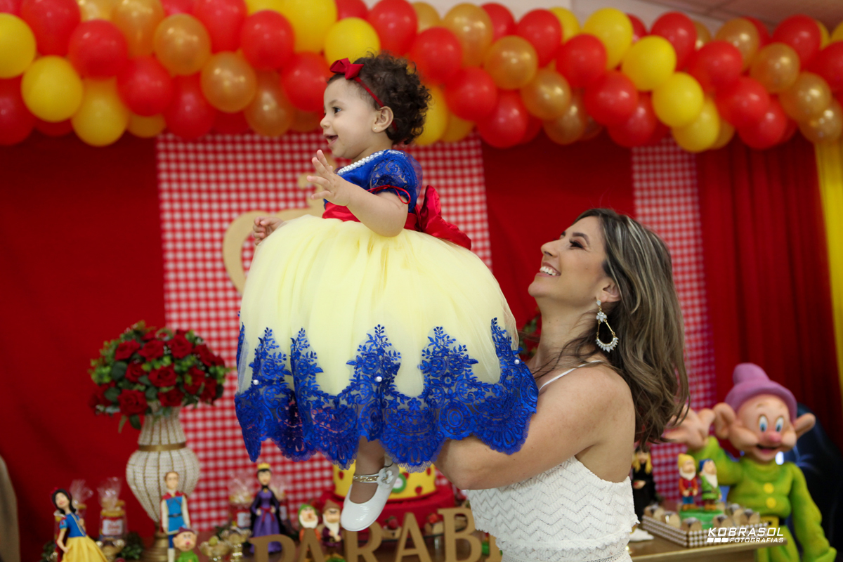 umano, umaninho, primeiroaninho, fotografiainfantil, fotodefesta, festadeumaninho, festabrancadeneve, brancadenevedecor, decoracaobrancadeneve, umaninho, primeiroano, festadeprincesa, maedemenina, fotosdefesta