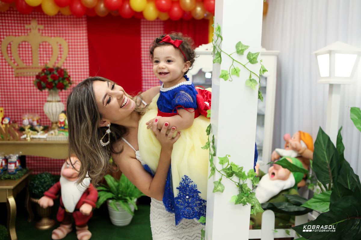 umano, umaninho, primeiroaninho, fotografiainfantil, fotodefesta, festadeumaninho, festabrancadeneve, brancadenevedecor, decoracaobrancadeneve, umaninho, primeiroano, festadeprincesa, maedemenina, fotosdefesta