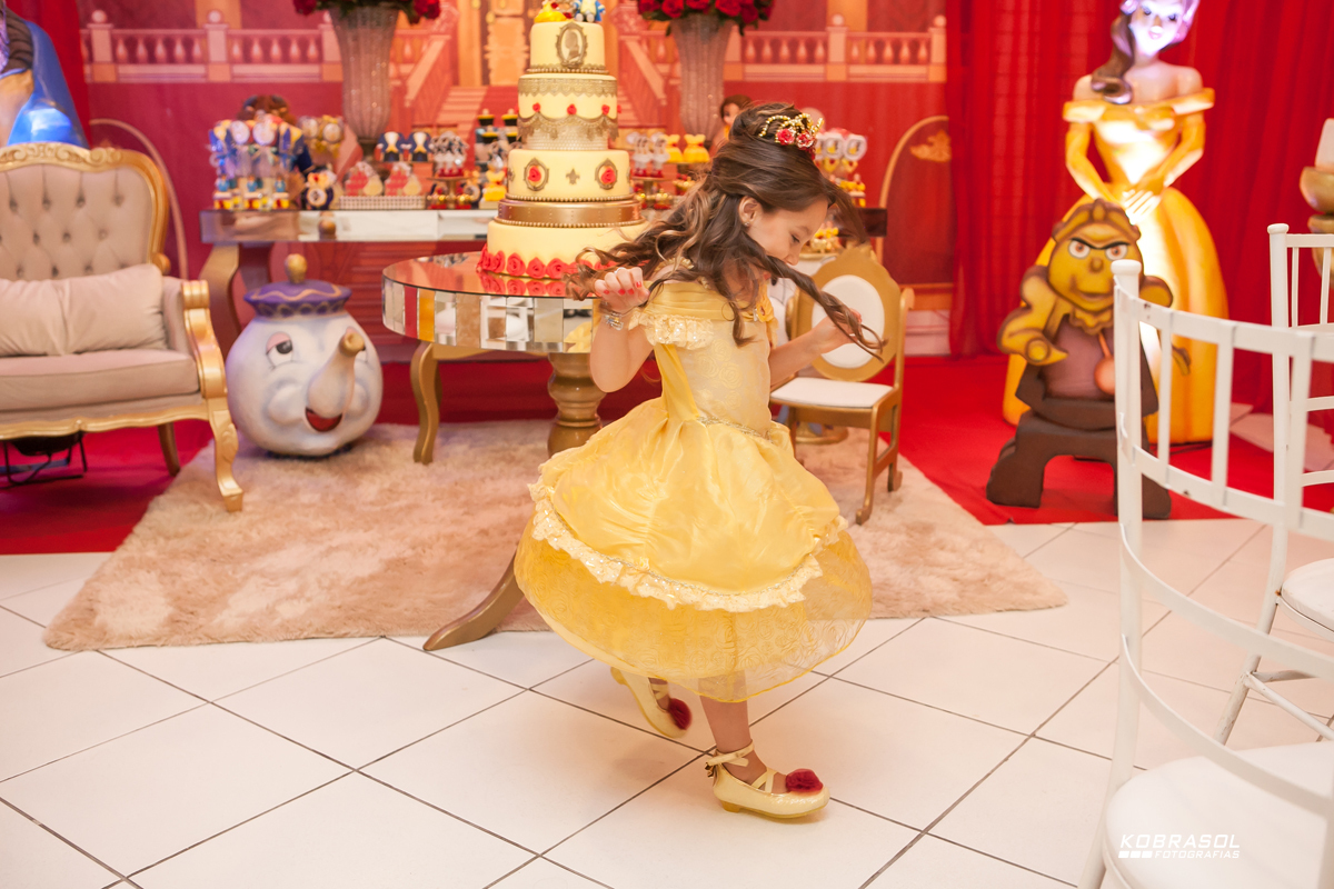 cincoanos, quintoaninho, fotografiainfantil, fotodefesta, festadecriança, abelaeaferadecor, festadeprincesa, familiareal, bricamundi