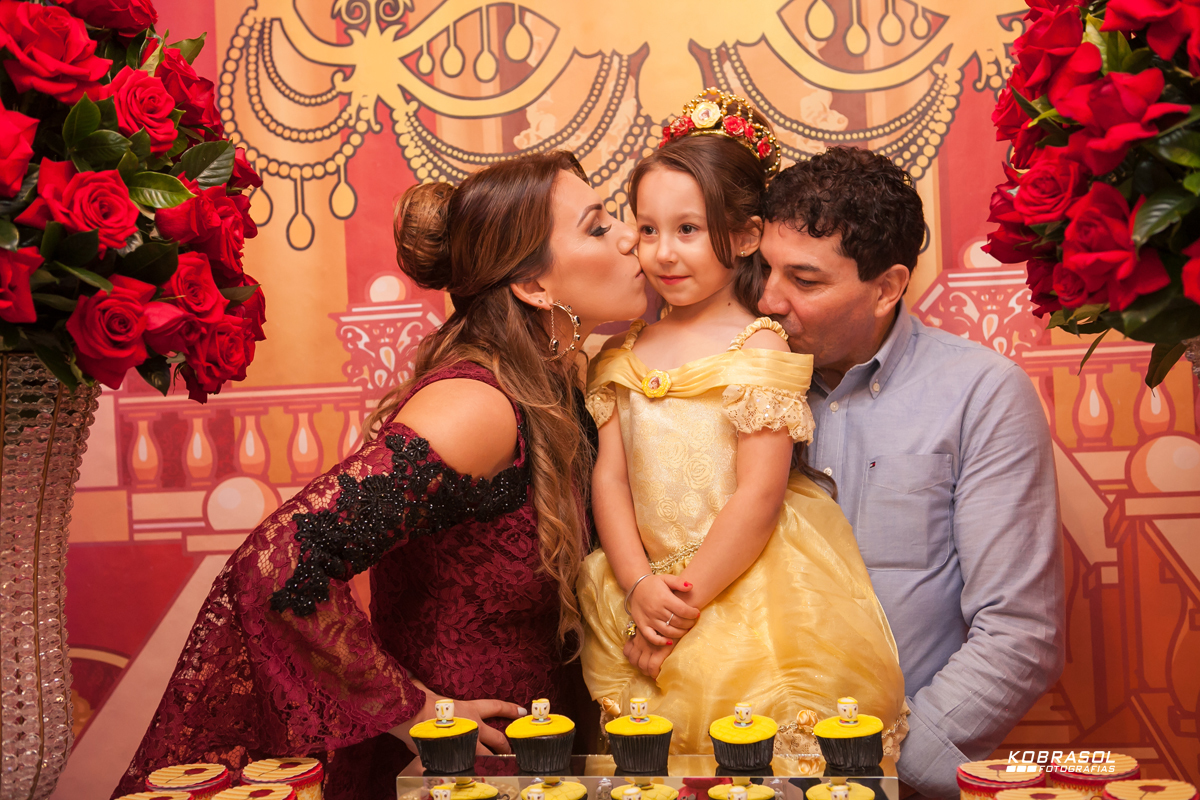 cincoanos, quintoaninho, fotografiainfantil, fotodefesta, festadecriança, abelaeaferadecor, festadeprincesa, familiareal, bricamundi