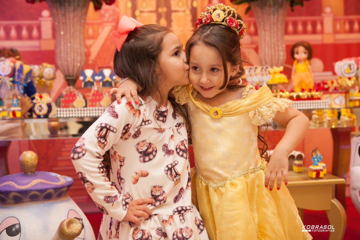 cincoanos, quintoaninho, fotografiainfantil, fotodefesta, festadecriança, abelaeaferadecor, festadeprincesa, familiareal, bricamundi