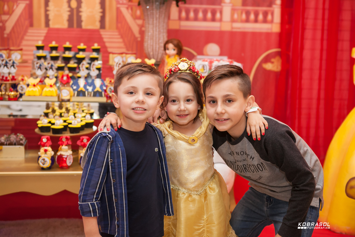 cincoanos, quintoaninho, fotografiainfantil, fotodefesta, festadecriança, abelaeaferadecor, festadeprincesa, familiareal, bricamundi