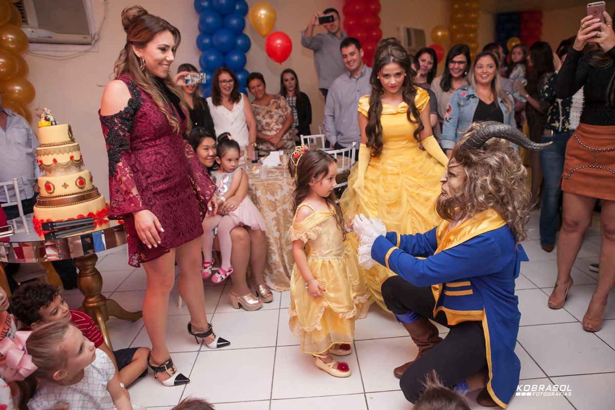 cincoanos, quintoaninho, fotografiainfantil, fotodefesta, festadecriança, abelaeaferadecor, festadeprincesa, familiareal, bricamundi