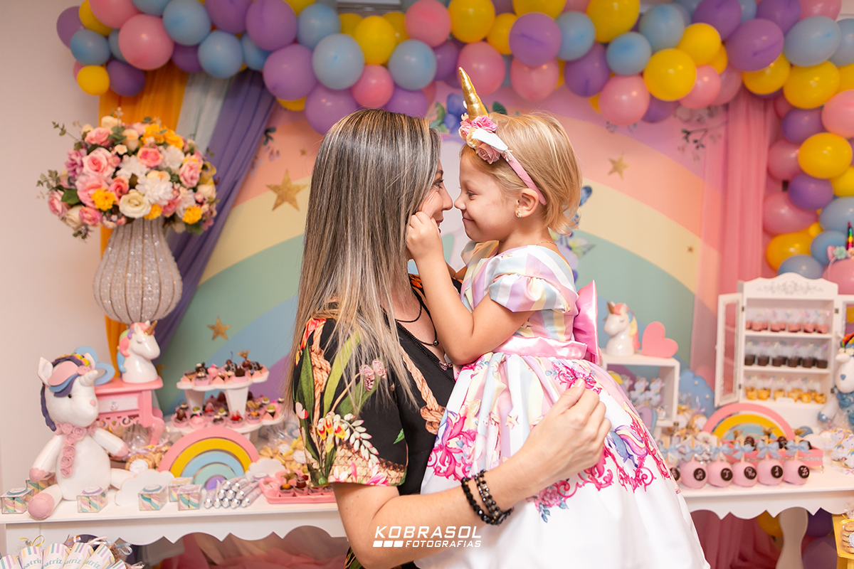 quatroanos, unicorniodecor, fotografoflorianopolis, aniversarioflorianopolis, fotosdefamilia, fotoinfantil, festadecriança, festanopredio