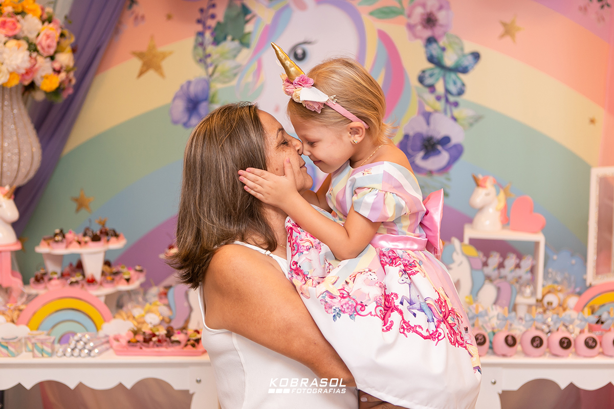 quatroanos, unicorniodecor, fotografoflorianopolis, aniversarioflorianopolis, fotosdefamilia, fotoinfantil, festadecriança, festanopredio