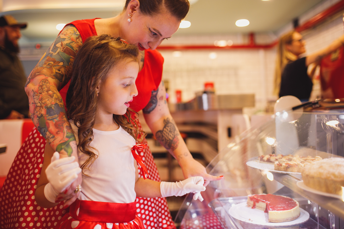 fotografa familia curitiba - dia das mães lanchonete anos80