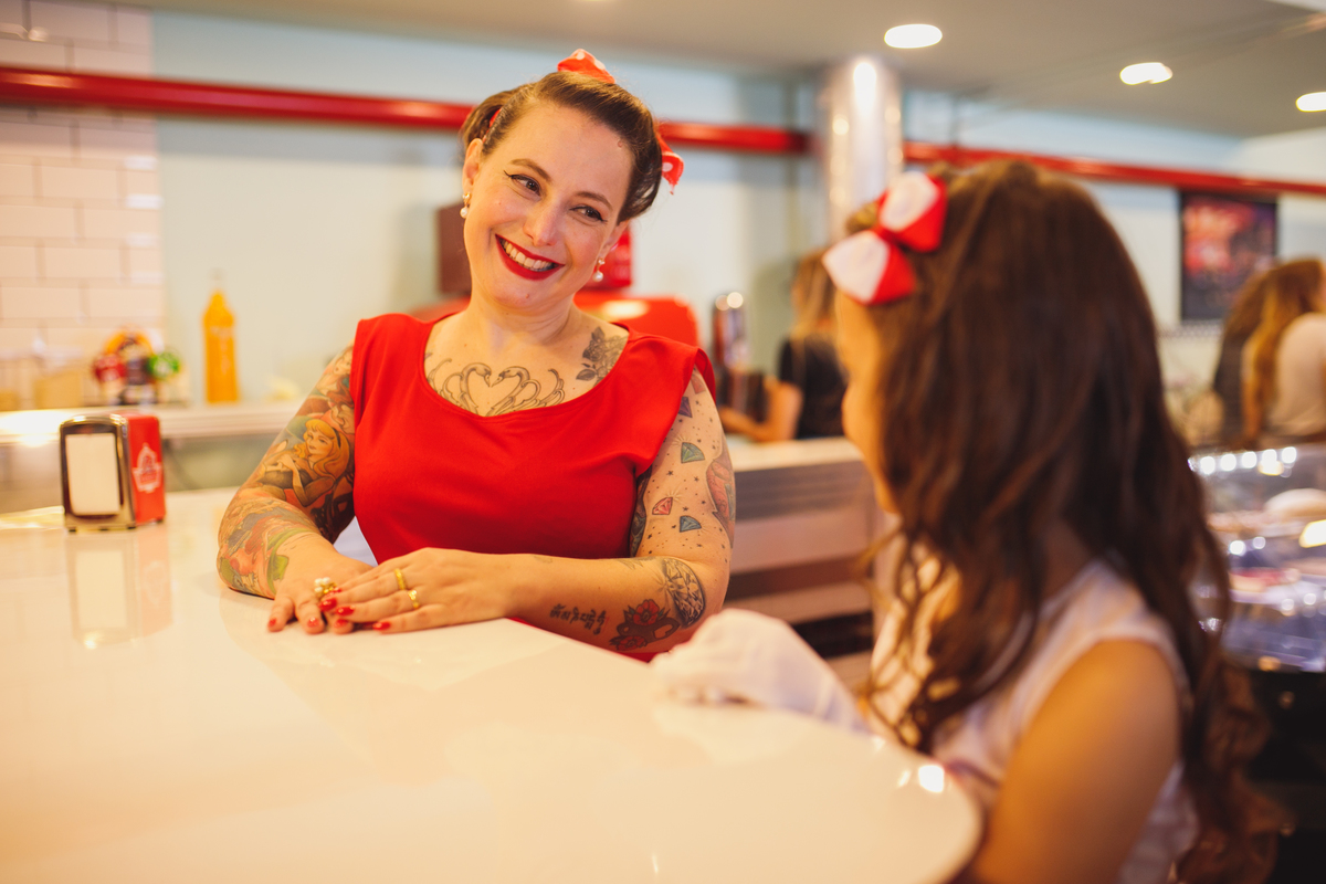 fotografa familia curitiba - dia das mães lanchonete anos80