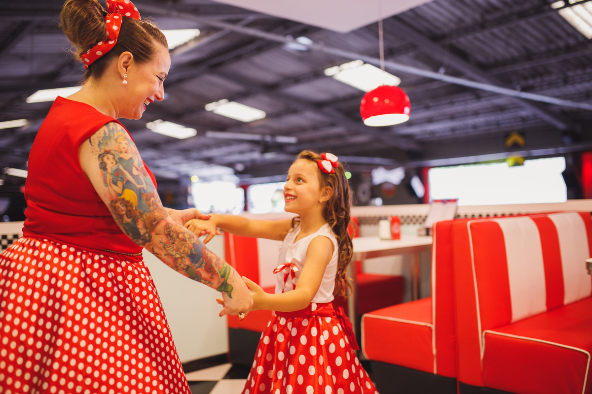 fotografa familia curitiba - dia das mães lanchonete anos80