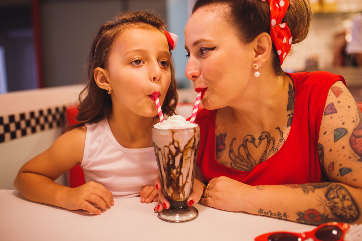 fotografa familia curitiba - dia das mães lanchonete anos80