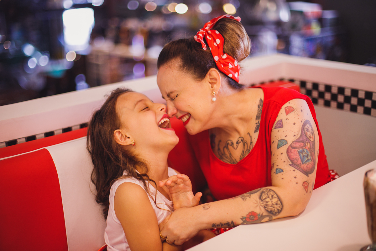 fotografa familia curitiba - dia das mães lanchonete anos80
