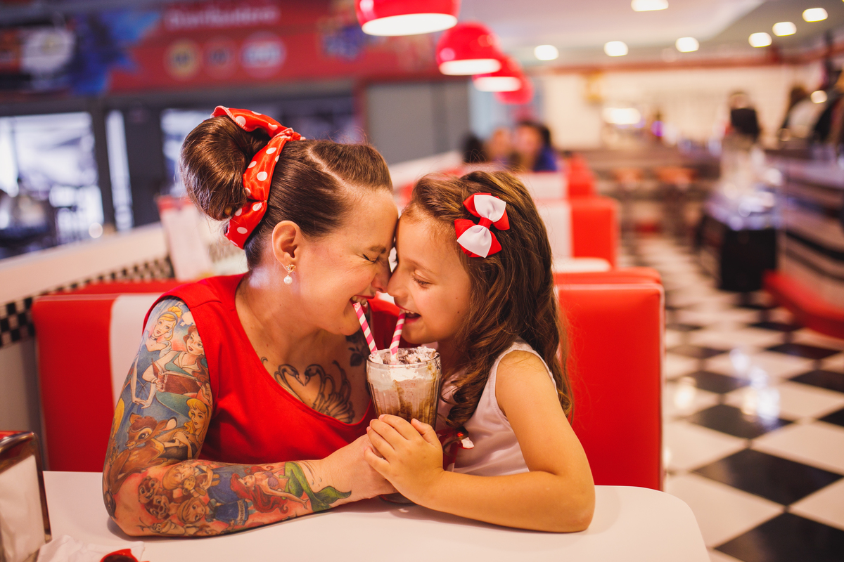 fotografa familia curitiba - dia das mães lanchonete anos80