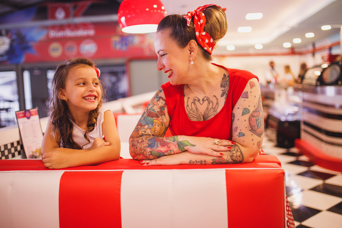 fotografa familia curitiba - dia das mães lanchonete anos80