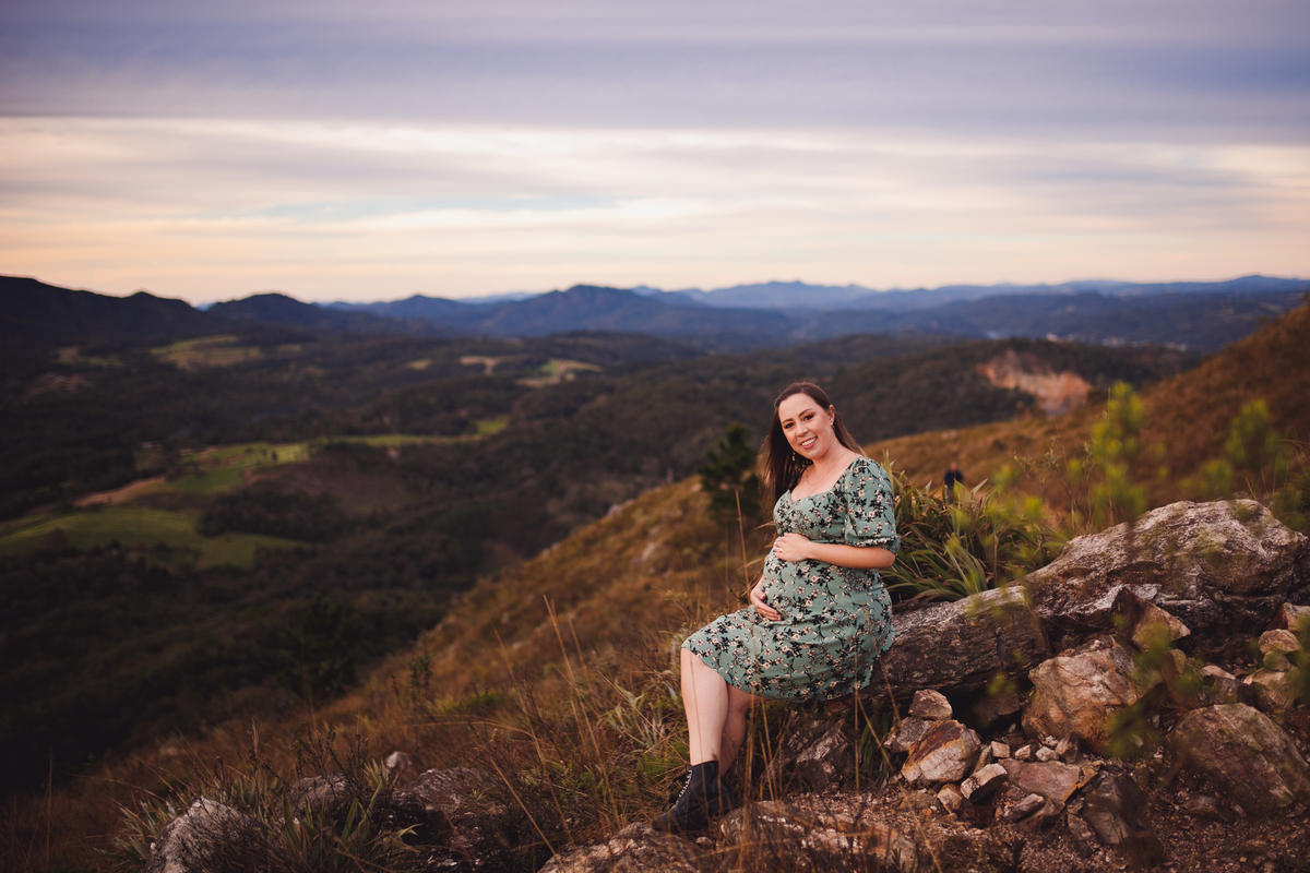 fotografa familia curitiba - gestante morro do cal montanha por do sol