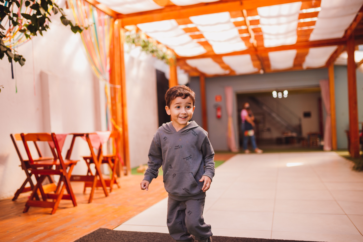Fotógrafa familia Curitiba - Aniversário externo menino brincadeiras
