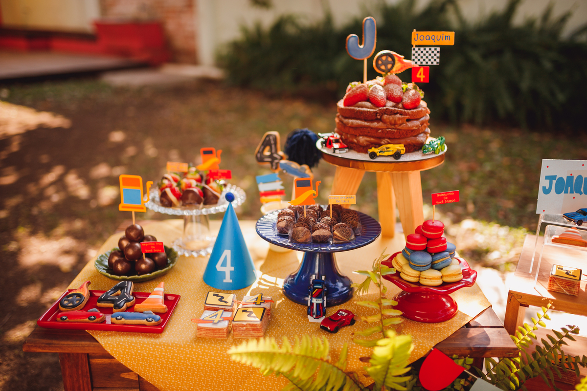 Fotógrafa familia Curitiba - Aniversário externo menino brincadeiras