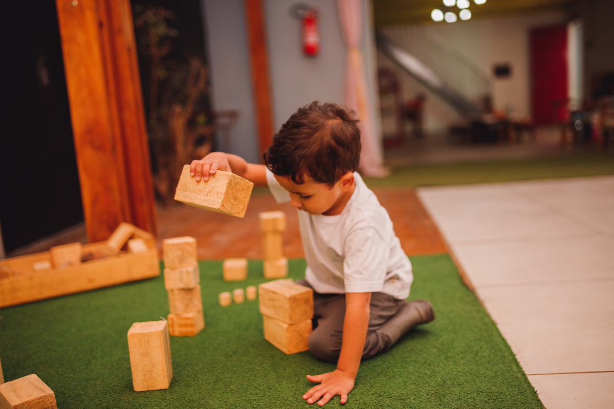 Fotógrafa familia Curitiba - Aniversário externo menino brincadeiras