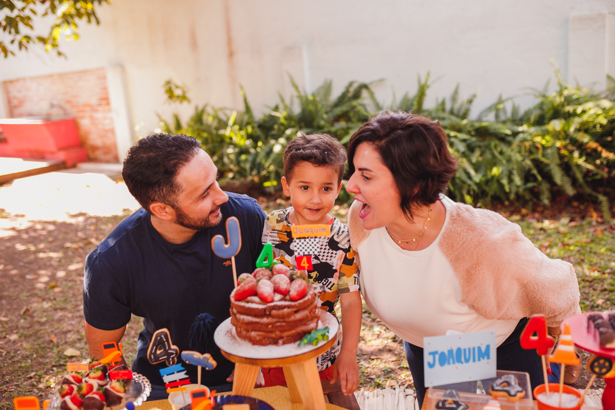Fotógrafa familia Curitiba - Aniversário externo menino brincadeiras