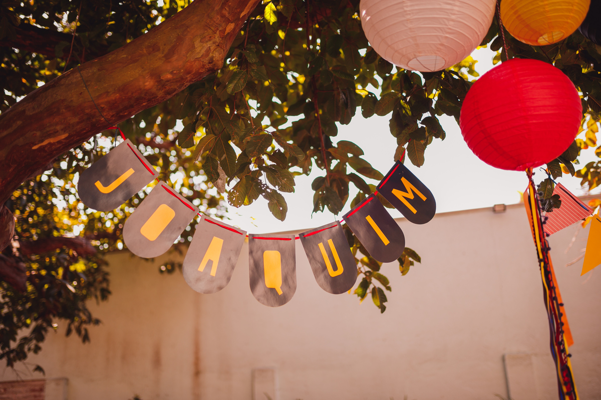 Fotógrafa familia Curitiba - Aniversário externo menino brincadeiras