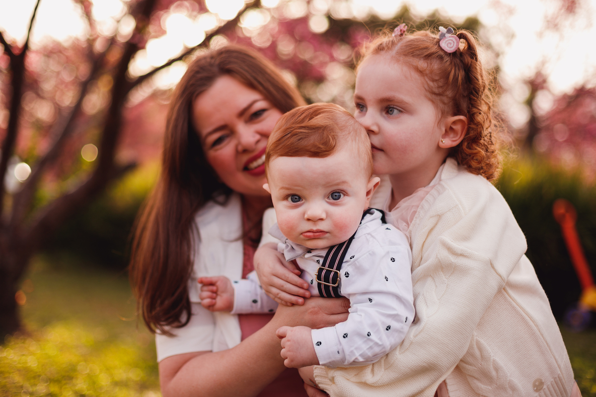 Fotógrafa familia Curitiba - Ensaio externo menino Cerejeira