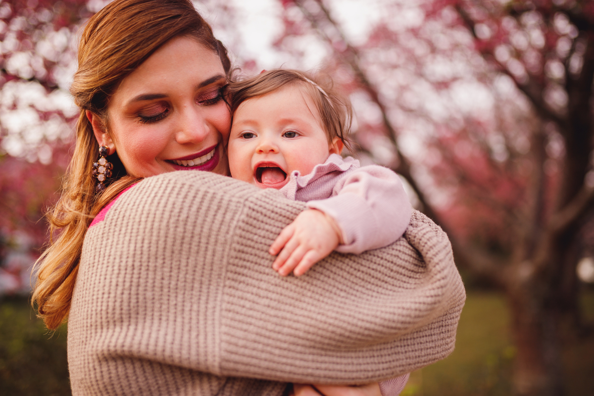 Fotógrafa família Curitiba - Ensaio externo cerejeiras bebê 