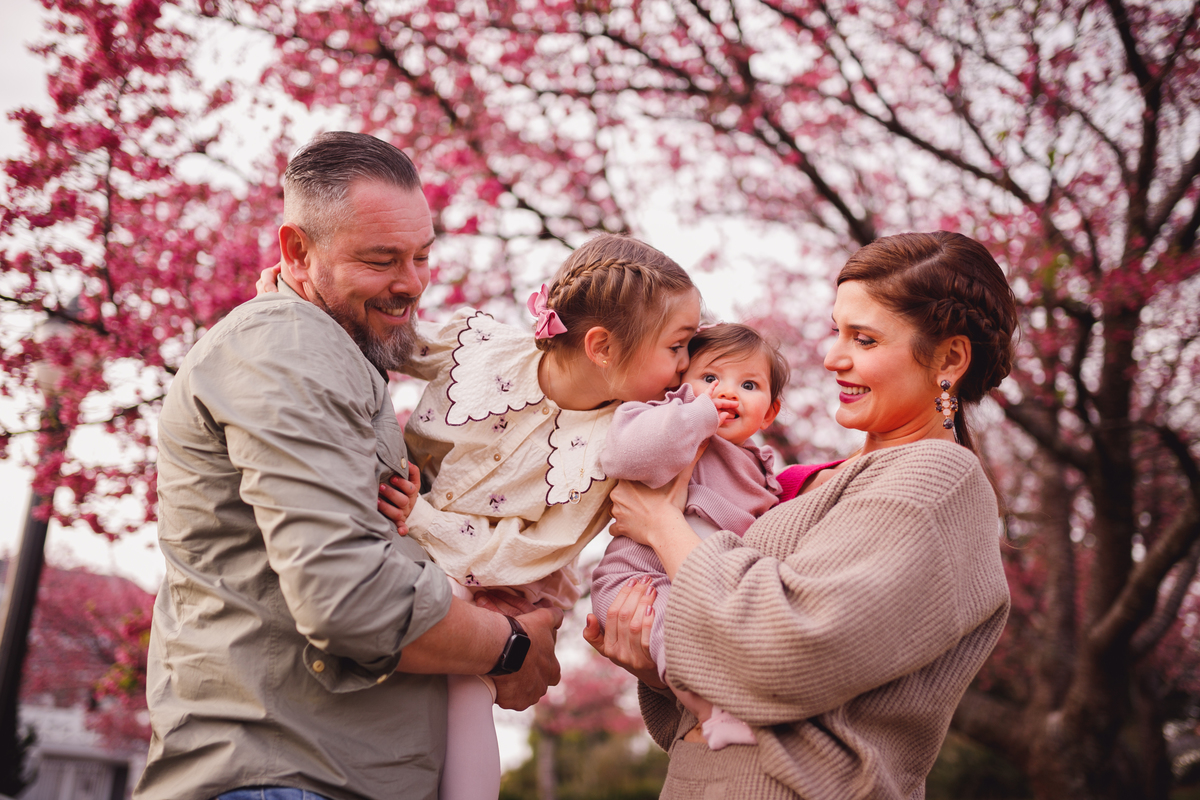 Fotógrafa família Curitiba - Ensaio externo cerejeiras bebê 