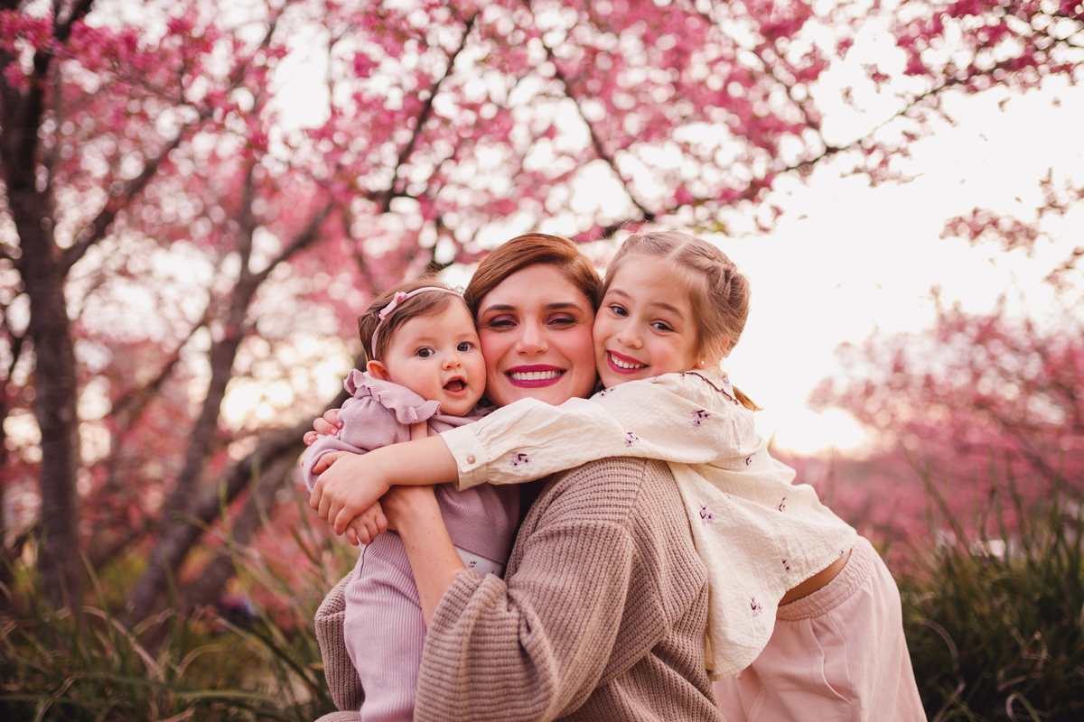 Fotógrafa família Curitiba - Ensaio externo cerejeiras bebê 