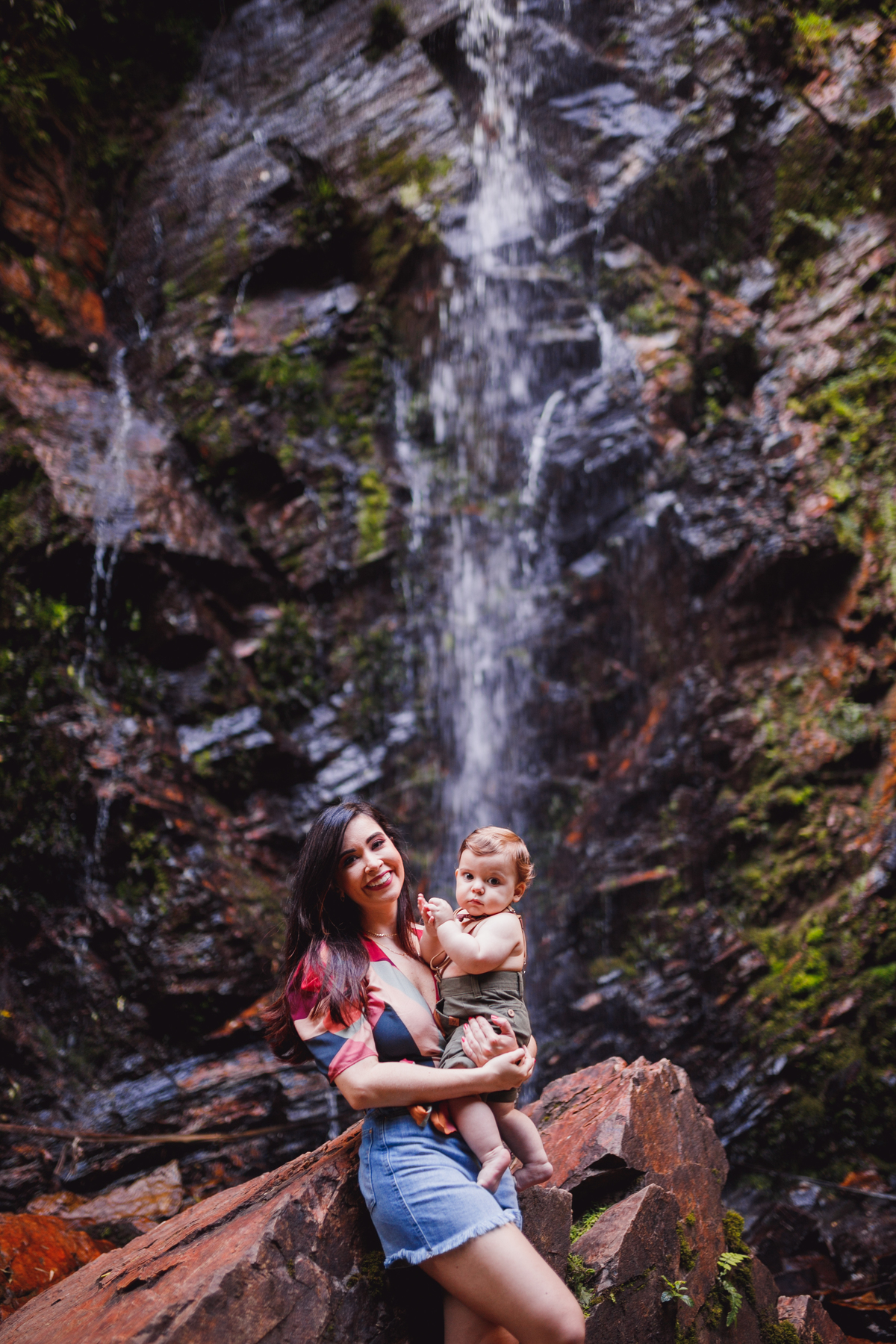Fotografa familia Curitiba - ensaio externo cachoeira bebe 