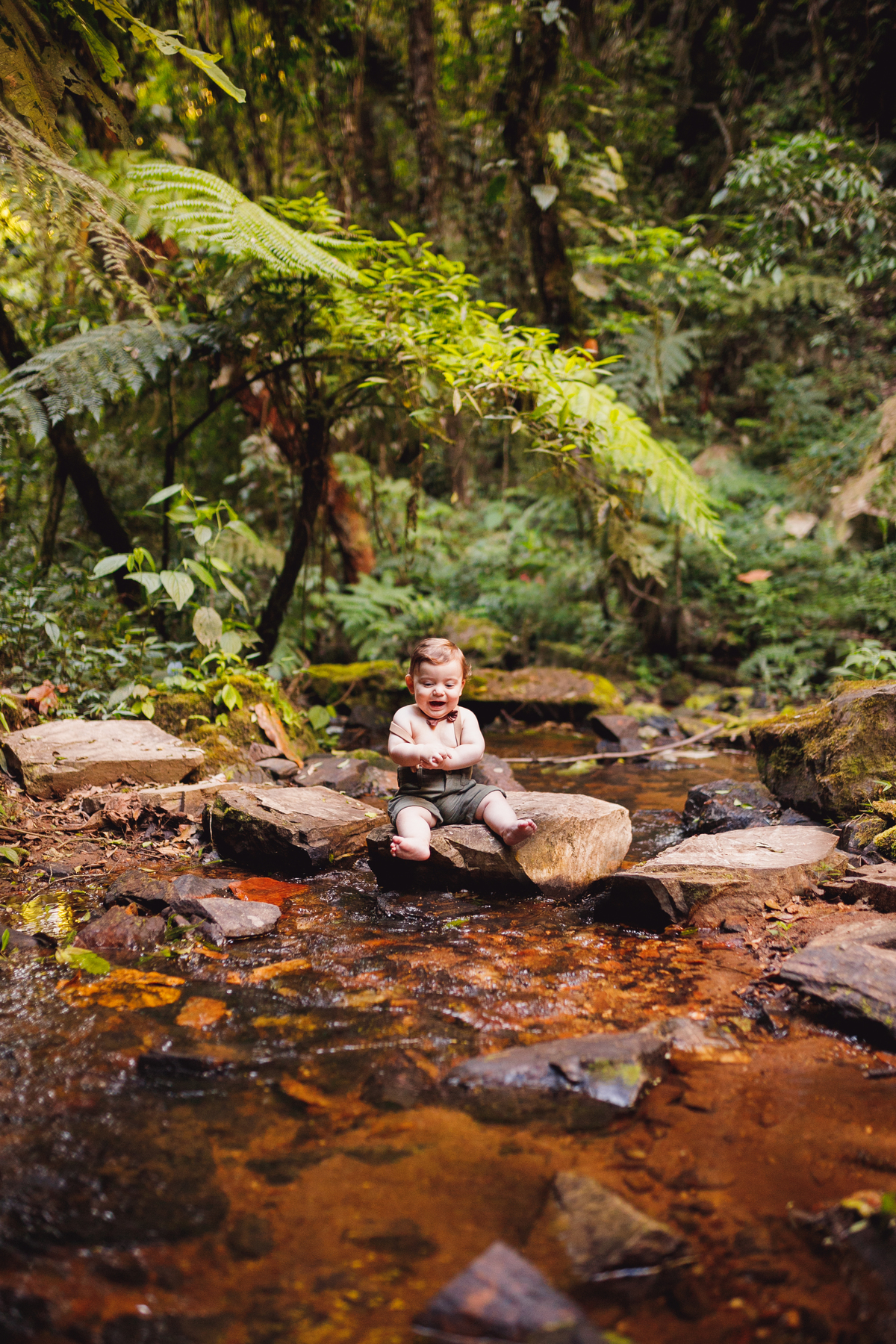 Fotografa familia Curitiba - ensaio externo cachoeira bebe 