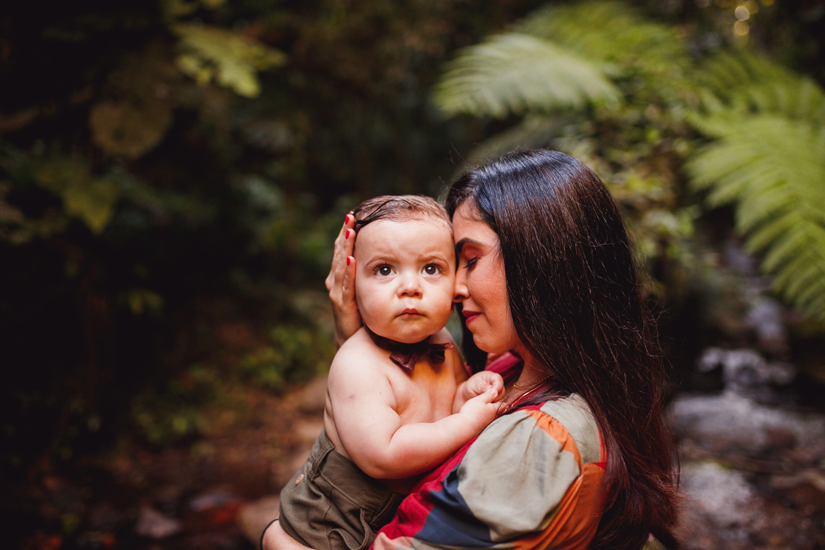 Fotografa familia Curitiba - ensaio externo cachoeira bebe 