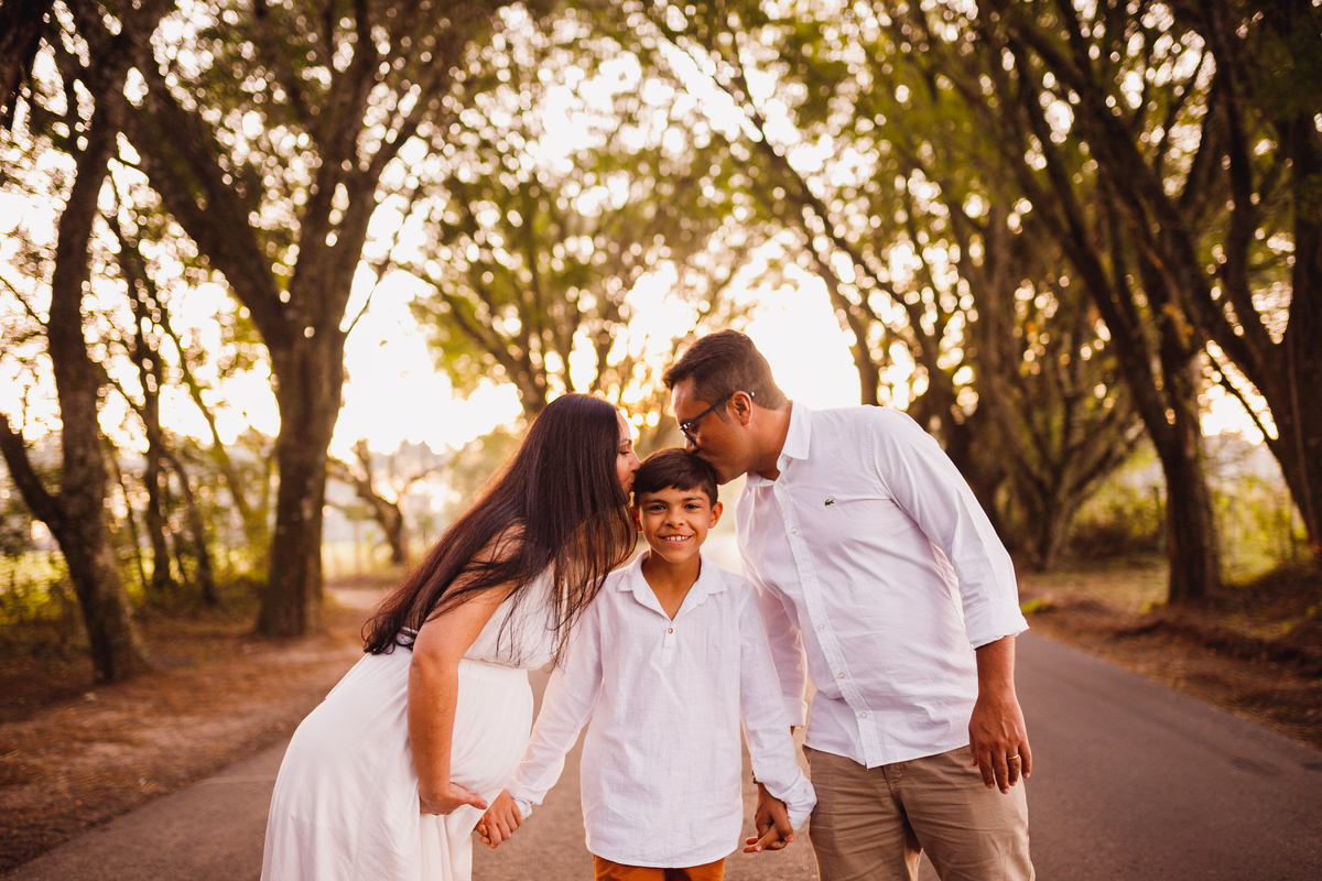 Fotografa familia curitiba - ensaio externo por do sol gestante 
