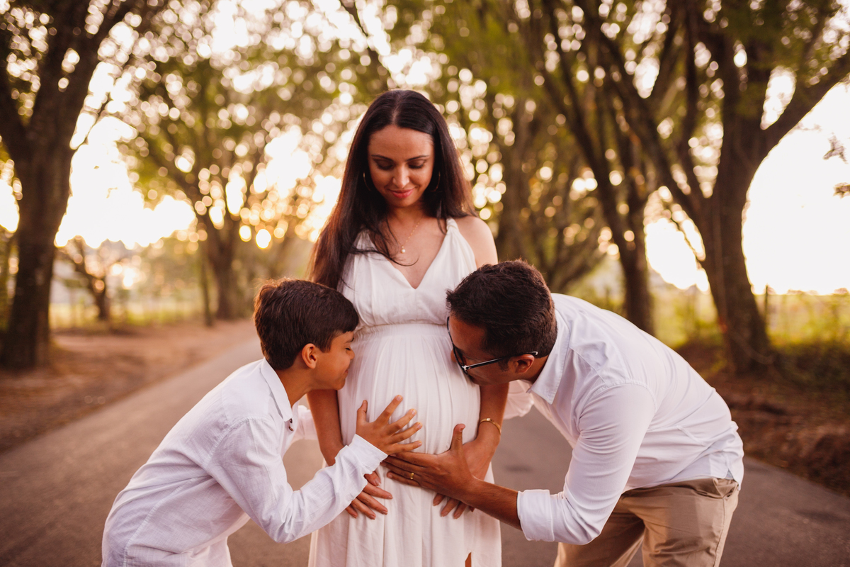 Fotografa familia curitiba - ensaio externo por do sol gestante 