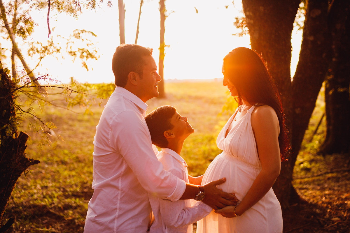 Fotografa familia curitiba - ensaio externo por do sol gestante 