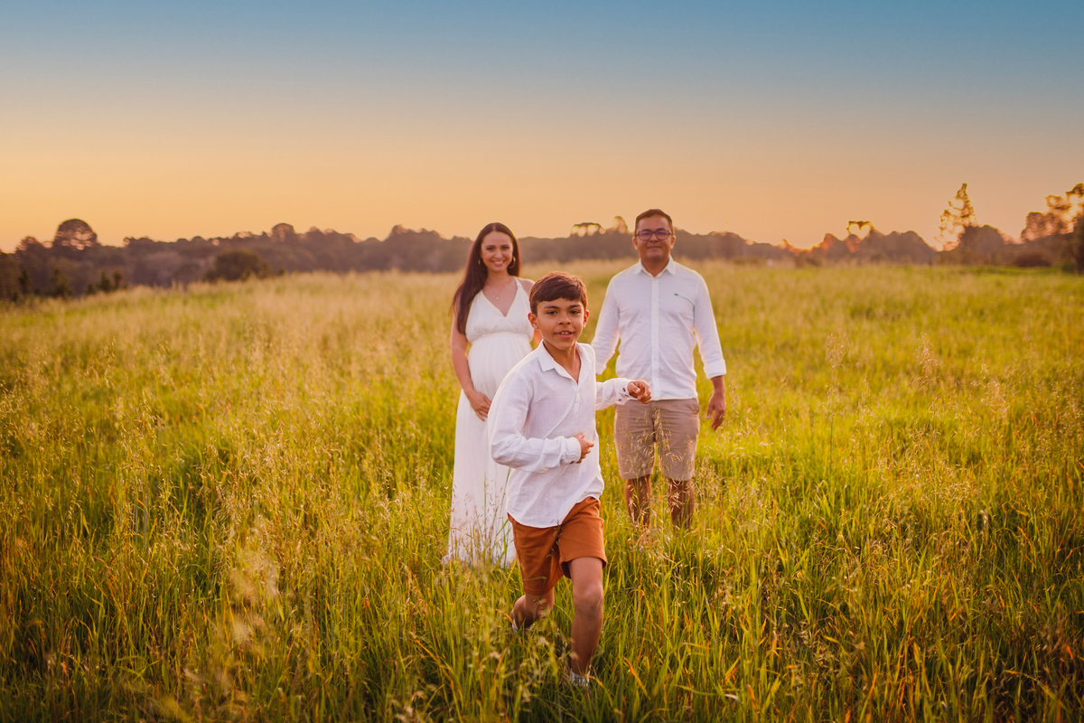 Fotografa familia curitiba - ensaio externo por do sol gestante 