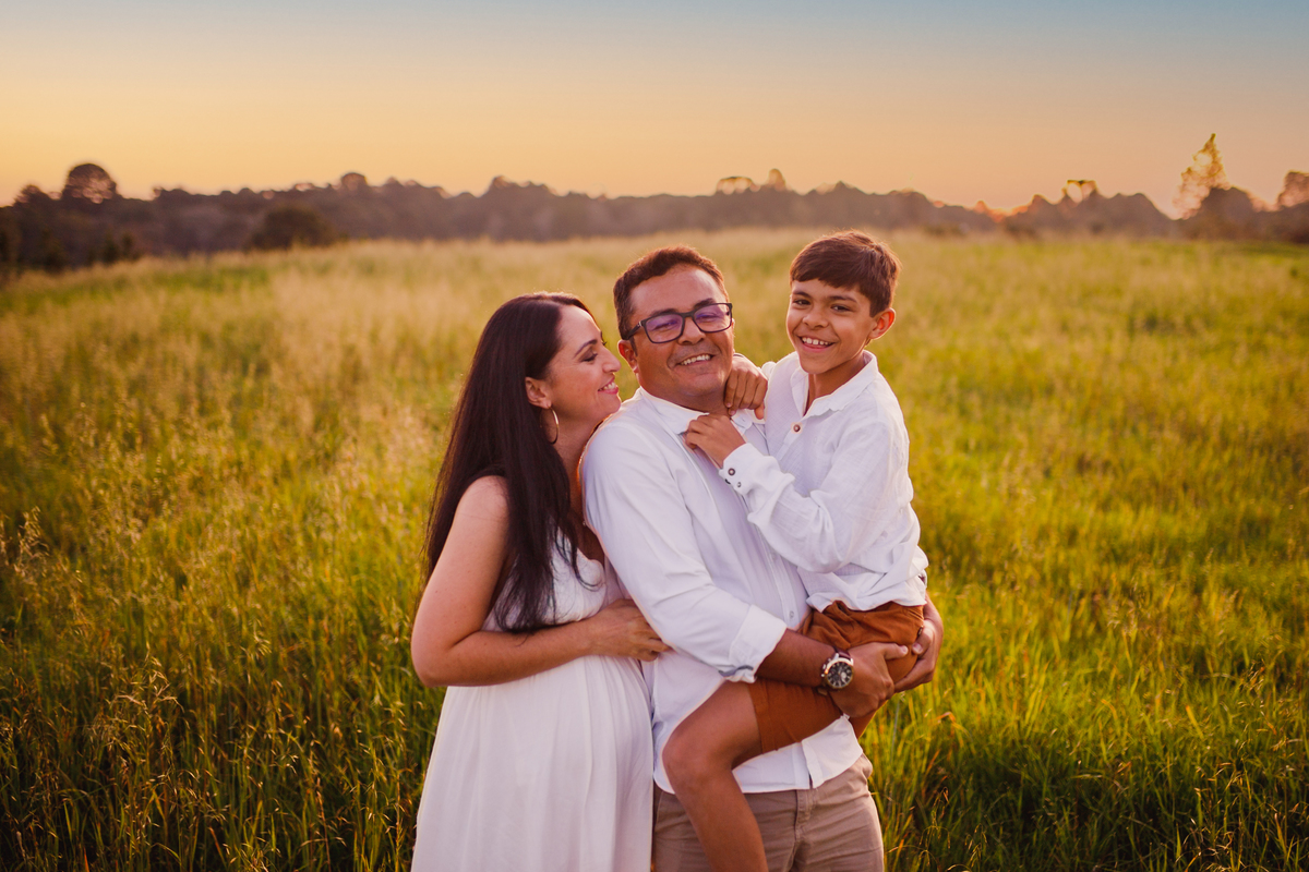 Fotografa familia curitiba - ensaio externo por do sol gestante 