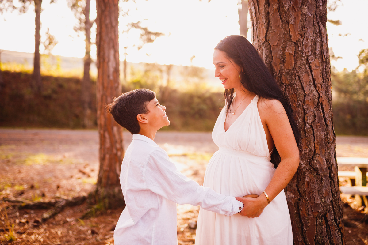 Fotografa familia curitiba - ensaio externo por do sol gestante 